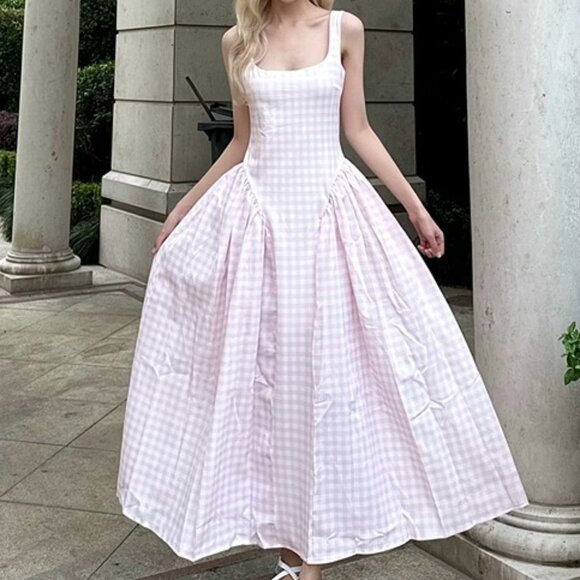 ☀️ The Perfect Gingham Fit-and-Flare Midi Dress 🌷 - Picture 7 of 9